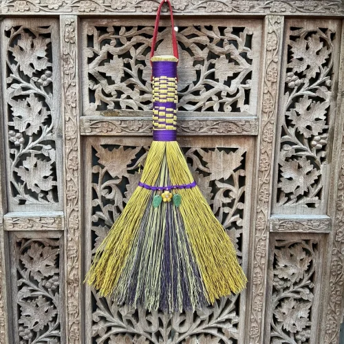 Daffodil and Hyacinth hand broom