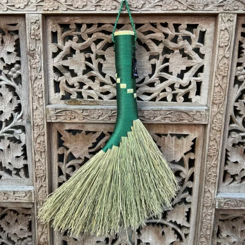 Lucky Clovers hand broom