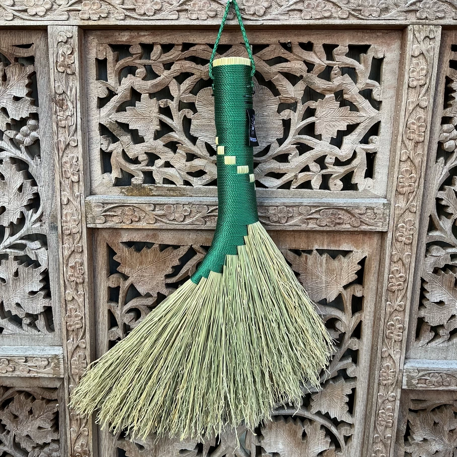 Lucky Clovers hand broom