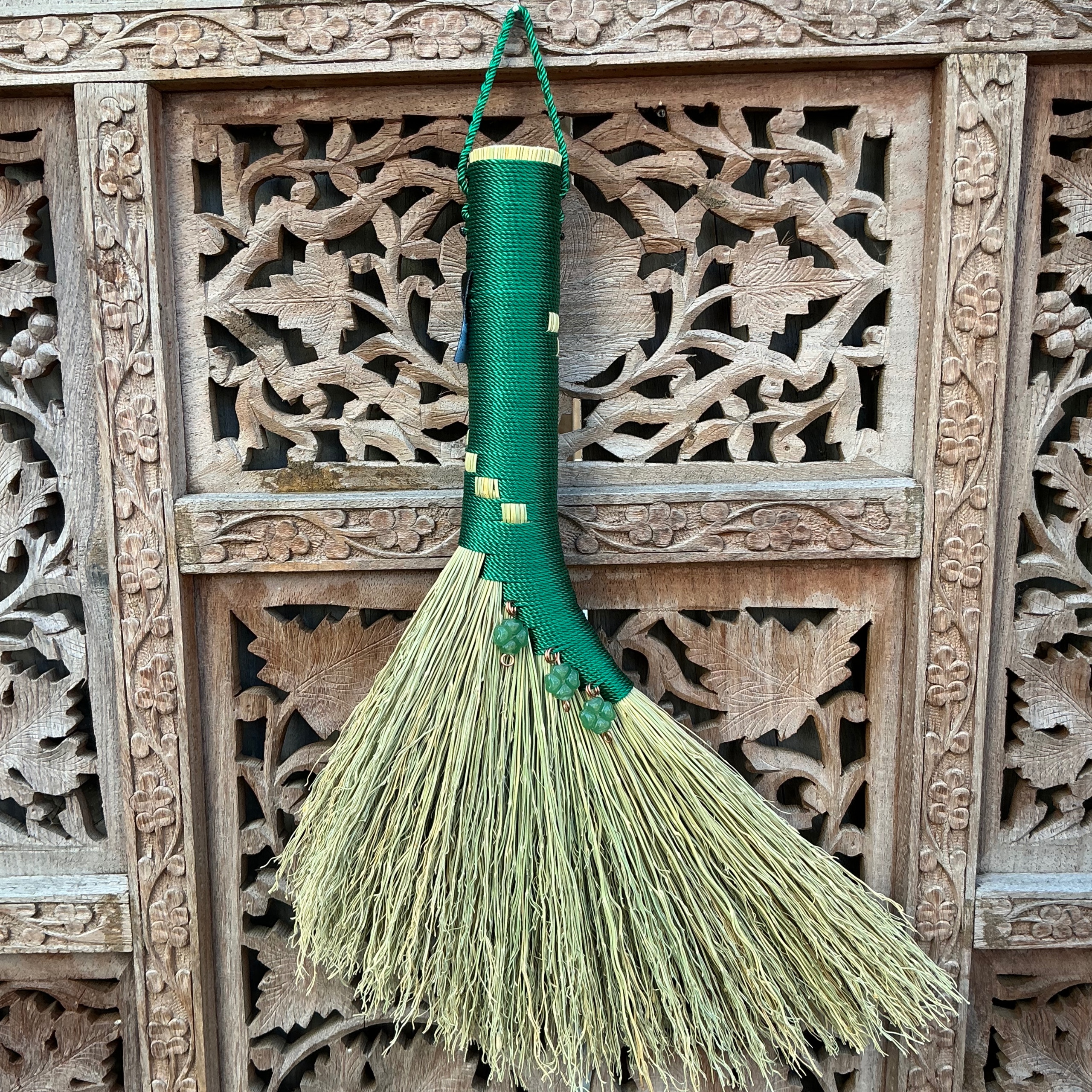 Lucky Clovers Hens Wing