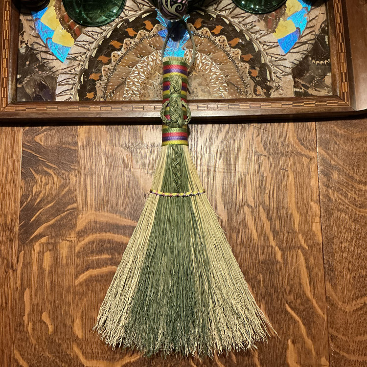 Green Eoster Hand Broom
