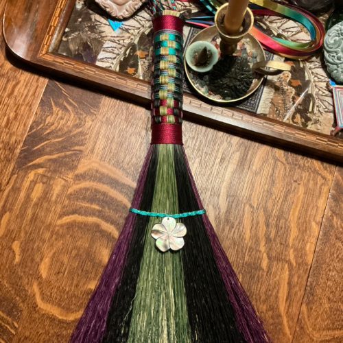 Woven Hurl Oyster Shell Flower Hand Broom