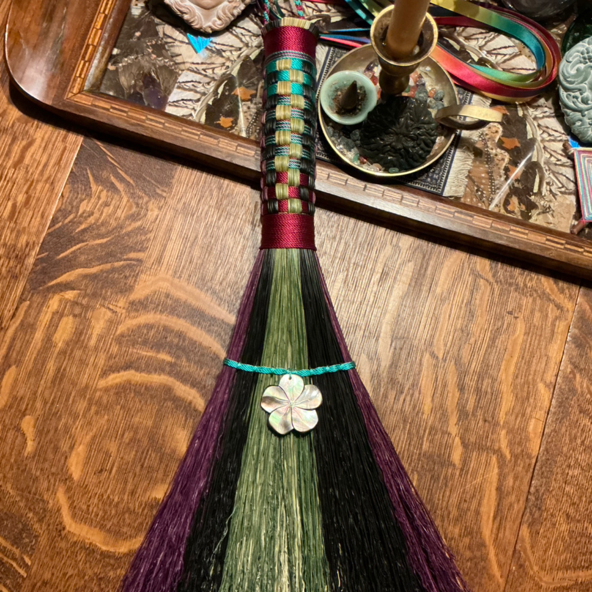 Woven Hurl Oyster Shell Flower Hand Broom