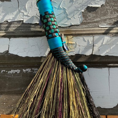 Hurl Woven Handle Rooster Tail Hand Broom
